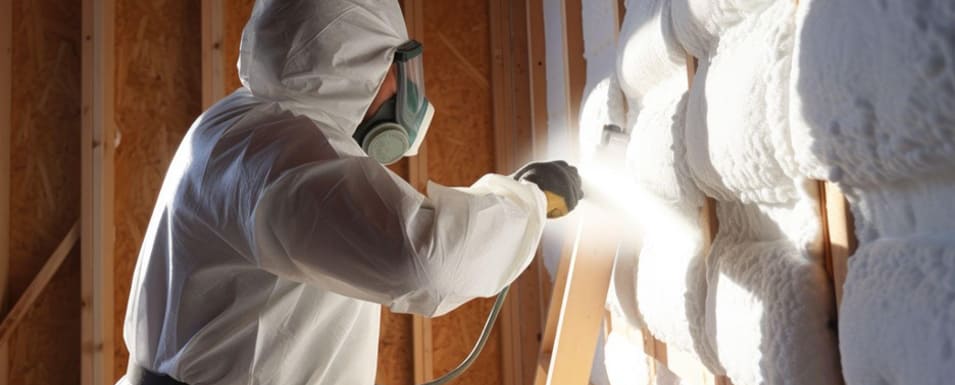 Blown-In vs. Spray Foam Insulation For Florida Homes